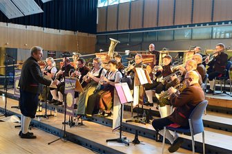 Ohrenschmaus beim Herbstfest der Blasmusik in der Musikhalle Markneukirchen - Die Egerländer Geigenbauerkapelle unter Leitung von Alexander Stadler gastierte zum dritten Mal in Markneukirchen.