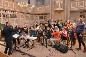 Ohrwurm-Melodien bei Rockmesse in Stollberger Kirche - In der St.-Jakobi-Kirche in Stollberg wurde für die Rockmesse schon fleißig geprobt.