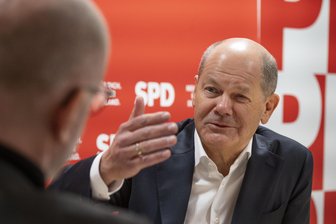 Olaf Scholz im „Freie Presse“-Interview: Herr Bundeskanzler, wie war das mit Putin am Telefon? - Bundeskanzler Olaf Scholz (SPD) in Chemnitz beim Interview mit „Freie Presse“-Redakteur Oliver Hach.