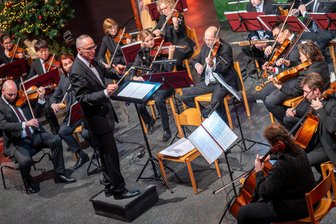 Olbernhau: Orchester verwandelt Welterbe-Areal in Konzertsaal - Dirigiert wurden das Neujahrskonzert in Olbernhau von Dieter Klug.