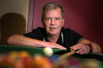 Olbernhauer schafft es ohne Queue in die 1. Snooker-Bundesliga - Daheim in der erzgebirgischen Heimat spielt Sven Ufer nur noch Poolbillard. Doch das Snooker-Kapitel hat er noch nicht ganz abgeschlossen.