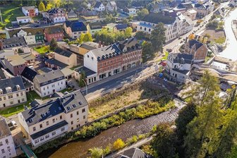 Olbernhauer Stadträte über neuen Park: Wurden über den Tisch gezogen - In den vergangenen Monaten wurden an der Freiberger Straße Häuser abgerissen. Weitere sollen folgen. Auf der freien Fläche soll später der Generationenpark entstehen.