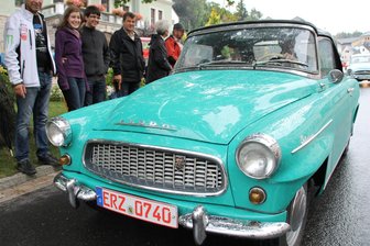 Oldtimer am Samstag auf großer Ausfahrt durchs obere Vogtland - Oldtimer sind am Samstagnachmittag auf einer gut 80 Kilometer langen Rundfahrt unterwegs.