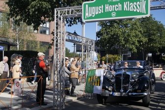 Oldtimer begeistern Zuschauer - 