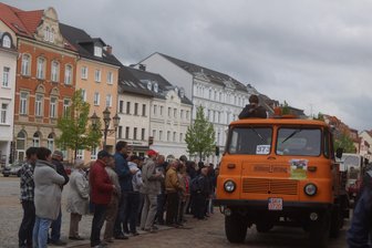 Oldtimer-Korso rollt durch Werdau - 
