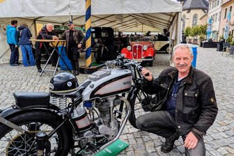 Oldtimer-Präsentation im Erzgebirge beeindruckt mit enormer Vielfalt - Bei der 1937 gebauten Norton Manx von Klaus Wenzel handelt es sich um das erste Werksmotorrad der englischen Marke, das über eine Hinterradfederung verfügt.
