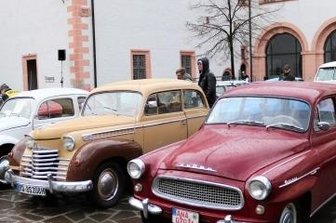 Oldtimer rollen auf den Schlosshof - Das letzte Oldtimertreffen auf der Augustusburg fand im Oktober 2019 statt. Coronabedingt musste es 2020 ausfallen. 