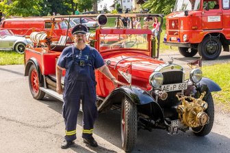 Oldtimer rollen nach Pfaffengrün -