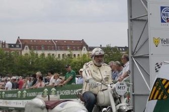 Oldtimer starten zu Tour über 582 Kilometer - 40 historische Zweiräder bildeten die "Motorrad-Vorhut".