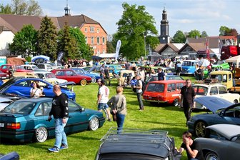 Oldtimer und Tuning in Altmittweida: Die Schrauber-Geschichten zu Trabant, Barkas, Ford und Star - Zur vierten Auflage der Cars & Bike Night am Ritterhof in Altmittweida kamen am Samstag knapp 200 Teilnehmer mit ihren Fahrzeugen, die von gut 500 Besuchern bestaunt wurden.