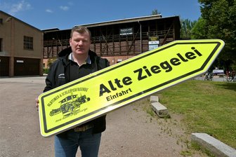 Oldtimerfans zeigen ihre Schmuckstücke auf vier Rädern - In Niederwürschnitz startet am Sonntag das Oldtimertreffen der Oldtimer- und Schlepperfreunde aus dem Erzgebirge – im Bild Vereinschef Marcus Ehnert.