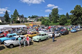 Oldtimerfreunde Oelsnitz setzen Glanzpunkt beim Wohngebietsfest - Beim 68. Wohngebietsfest in Oberoelsnitz haben sich Oldtimer einmal mehr als Besuchermagnet erwiesen.