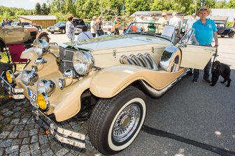 Oldtimertreffen im Erzgebirge: Diese automobilen Raritäten sorgen für staunende Blicke - Peter Hänse war mit seinem 1985 gebauten Gatsby aus Zeitz angereist.