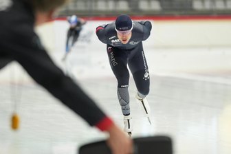 Olympia 2026 im Blick: Crimmitschauer Eisschnellläufer macht auch ohne Meistertitel den ersten Schritt - Fridtjof Petzold legt den vollen Fokus auf Olympia 2026. Den ersten Schritt dorthin hat er bei der Deutschen Meisterschaft in Inzell gemacht.