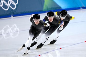 Olympia: Crimmitschauer Eisschnellläufer Felix Maly und Fridtjof Petzold verpassen in der Teamverfolgung die Medaillenrennen - Wie auch die Frauen verpassten die deutschen Männer mit Patrick Beckert (vorn) sowie den beiden Crimmitschauern Fridtjof Petzold (Mitte) und Felix Maly (hinten) die Medaillenrennen in der Teamverfolgung.