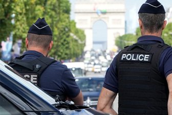 Olympia inmitten von Paris: Eine Stadt im Ausnahmezustand - Polizisten prägen wenige Tage vor Olympia das Stadtbild von Paris.