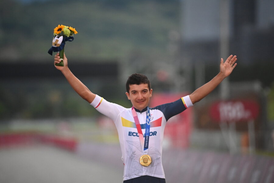 Olympia-Kolumne: Carapaz-Sieg ist ein Spiegelbild der WM -            Der Tour-de-France-Dritte Richard Carapaz aus Ecuador gewann Gold im olympischen Straßenradrennen.
