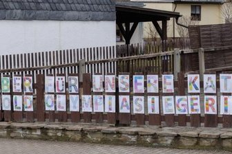 Olympiagold für Hennig: Ein Dorf ist stolz auf seine "Katha" - Der selbst gestaltete Gruß der Hortkinder aus Königswalde an ihre Olympiasiegerin Katharina Hennig.