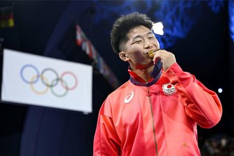 Olympiasieg eines japanischen Ringers sorgt für viel Freude beim AC Werdau - Am Ziel aller Träume: Ringer Nao Kusaka krönte sich am Mittwochabend in Paris zum Olympiasieger. Im vergangenen Herbst ging der Japaner noch für den AC Werdau in der Regionalliga auf die Matte.