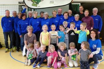 Olympische Goldmedaille lässt Augen im "Kinderland" funkeln - Sowohl die Niederlautersteiner Kinder als auch Candy Bauer sowie die Helfer vom ATSV Gebirge/Gelobtland hatten jede Menge Spaß beim Flizzy-Sportfest.