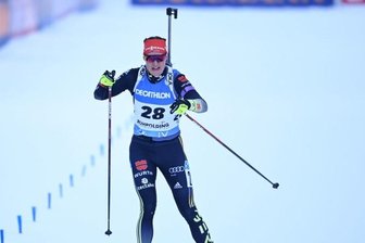 Olympische Spiele in Peking: Herrmann peilt volles Programm an - Denise Herrmann kommt in Ruhpolding ins Ziel.