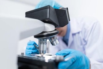 Die Anzahl der Omikron-Fälle in Deutschland wächst.