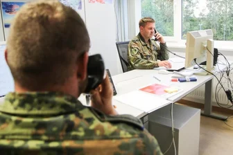 Omikron: Kreis arbeitet an Plan für kritische Infrastruktur - Bis zu 200 Männer und Frauen waren zeitweise im Gesundheitsamt mit der Bewältigung der Coronapandemie beschäftigt, darunter Bundeswehrsoldaten aus Frankenberg. Ein Schwerpunkt ihrer Aufgaben bildete die Kontaktnachverfolgung. 
