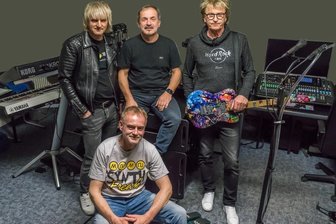 On Air: Nach sechs Jahren Pause zurück auf der Bühne - Wollen am 21. Mai ein Comeback starten: Jörg Klaffenbach, Uwe Harzer, Uwe Klaffenbach (hinten v. l.) sowie Heiko Herkommer. 