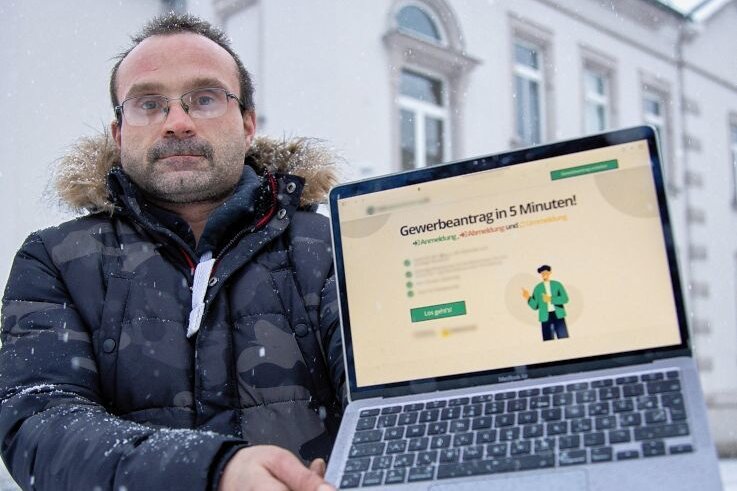 Onlinebetrüger zockt Vogtländer ab - Lars Lederer hat sein Nebengewerbe über einen Internetdienstleister angemeldet. Doch alles war nur Fake. Nun will er davor warnen.