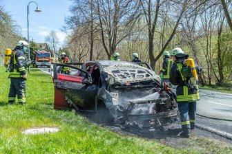 Opel auf S 221 vollständig ausgebrannt -