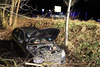 Opel gerät in Seitengraben: 85-Jähriger in Breitenbrunn verletzt - 