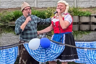 Open-Air-Konzert im Erzgebirge: Termin und Motto für Kultveranstaltung am Ententeich stehen fest - „Annel & Alois“ – hier beim Oktoberfest am Ententeich – laden wieder zur Party ein.