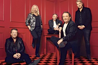 Open-Air-Saison im Plauener Parktheater beginnt: Auf diese Events können sich die Besucher freuen - Karat ist auf 50-Jahre-Jubiläumstour. Am 30. August spielt die Band im Plauener Parktheater.