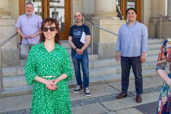 Operette "Paganini" eröffnet Open-Air-Saison im Parktheater - Die Theaterleute freuen sich auf die Open-Air-Saison im Parktheater: Sänger Marcus Sandmann, Sänger Frank Blees, Sängerin Nataliia Ulasevych, Musikdirektor Jürgen Pöckel, Sänger Wonjong Lee und Sängerin Malgorzata Pawlowska (von links).