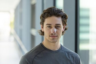Opfer sagt zu Messerangriff aus - Angeklagte zeigen Reue - Die Staatsanwaltschaft wirft den beiden Beschuldigten gefährliche beziehungsweise schwere Körperverletzung sowie weitere Straftaten vor. (Archivbild)