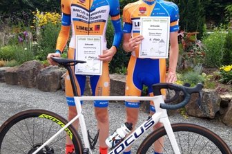 Orange-Blaue erneut vorn - Pepe Albrecht und Thomas Weber (r.) kletterten für den RSV Venusberg in Gera auf das Siegerpodest. 