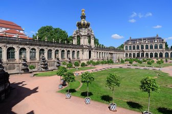 Orangenbäumchen kehren in den Dresdner Zwinger zurück - Die Orangenbäume in Kübeln kehren nach fünfjähriger Pause wieder in den Dresdner Zwinger zurück. (Archivbild)