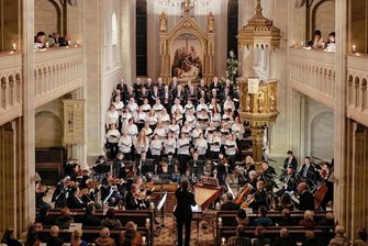 Oratorium in der Aegidiuskirche - Am Dienstagabend erklangen die Kantaten 1 bis 3 in der Aegidiuskirche Lengenfeld - aufgeführt durch die Vogtland-Philharmonie Greiz-Reichenbach, Gesangssolisten und den Lengenfelder Kirchenchor unter der Gesamtleitung von Generalmusikdirektor Stefan Fraas.