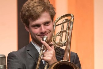 Orchester erstrahlt in Reichenbach in immer neuen Klangfarben - Kris Garfitt musizierte als Solist zusammen mit den Vogtlandphilharmonikern. Das Bild entstand bei einem früheren Auftritt. Foto: imago