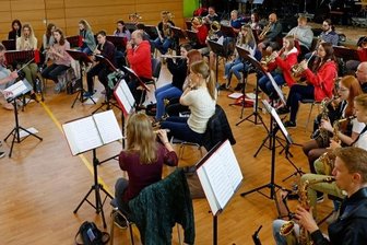 Orchester feiert den 60. Geburtstag mit viel Musik - Das Stammorchester des Jugendblasorchesters Bernsdorf hat am Sonntag für das geplante Jubiläumskonzert geprobt. 