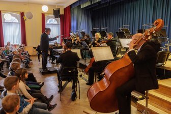 Orchester kehrt mit besonderer Musikstunde zurück ins Erzgebirge - Die Vogtland-Philharmonie gastiert Anfang April erneut in Elterlein.