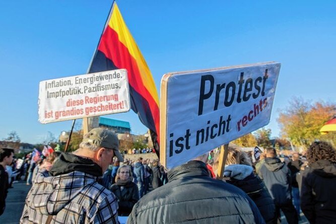 Organisatoren gehen getrennte Wege - Seit dem Sommer waren Vogtländer im 14-Tage-Rhythmus auf die Straße gegangen, um gegen die Politik der Bundesregierung zu demonstrieren. Protest soll es weiter geben, aber anders. 