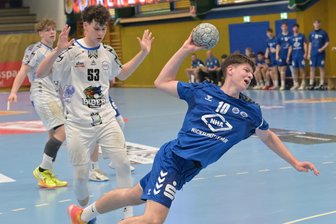 Organisatorisch top, sportlich ein Flop – die Leiden eines Handballtrainers aus dem Erzgebirge - Schon zum Auftakt des Qualifikationsturniers zur A-Jugend-Bundesliga musste der Handballnachwuchs der SG Nickelhütte Aue – im Bild Ben Schmitt – eine Niederlage gegen Dessau-Roßlau verdauen.
