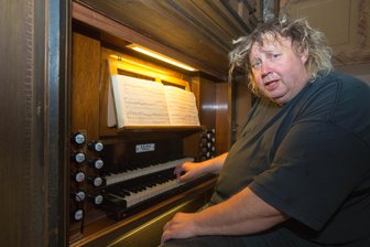 Organist Matthias Eisenberg gibt mit weiteren Musikern Konzert in der Kapelle Neuensalz - Organist Matthias Eisenberg ist am Samstag mit weiteren Musikern in der Kapelle Neuensalz zu erleben.
