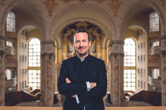 Orgelfahrt Erzgebirge startet mit drei Neujahrskonzerten ins Jahr 2025 - Frauenkirchenkantor Matthias Grünert kommt direkt nach dem Neujahrsgottesdienst aus der Dresdner Frauenkirche ins Erzgebirge.