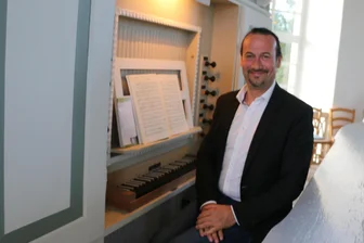 Orgelfahrt im Erzgebirge: Königin der Instrumente erklingt an 17 Orten - Matthias Grünert spielt an vier Tagen auf 17 Orgeln in der Region.