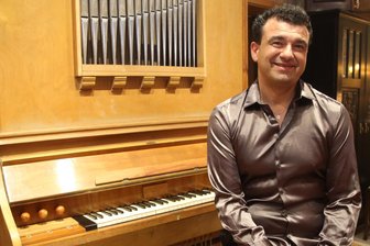 Orgelmusik trifft Bergbautradition: Konzerte für die Seele in der Mittweidaer Region - Am Freitagabend war Paolo Oreni als Organist im Augustusburger Musikkabinett eingeladen.