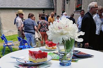 Orgelsommer belebt Erzgebirgsorte - Vor dem Eröffnungskonzert des Orgelsommers in Borstendorf wurde zu Kaffee und Kuchen eingeladen.