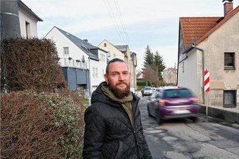 Ortsdurchfahrt von Köthensdorf soll saniert werden - Seit Jahren fordern Anwohner des Tauraer Ortsteils Köthensdorf den Ausbau der Ortsdurchfahrt, hier Ortschaftsrat Daniel Beck. Jetzt kommt Bewegung in die Sache.