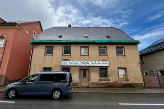 Ortsdurchfahrt Wildenfels: Verkehrsbehinderungen wegen Abrissarbeiten - Wegen Abrissarbeiten am Haus Nummer 23 kommt es auf der Ortsdurchfahrt Wildenfels ab Mittwoch zu Verkehrsbehinderungen.